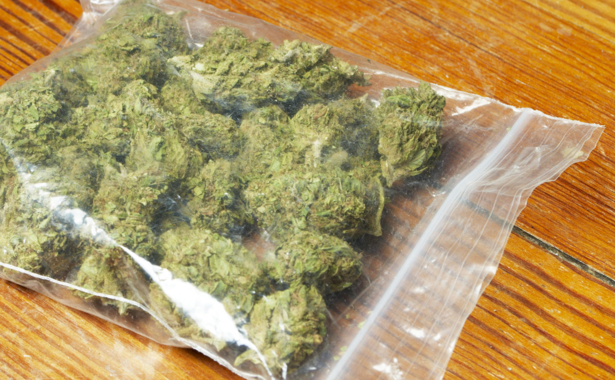 Buy Marijuana Buds UK: Understanding the Difference Between THC and CBD